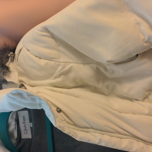 CALVIN KLEIN NWOT White Puffer Coat with Faux Fur Lining in Medium - Picture 8 of 14